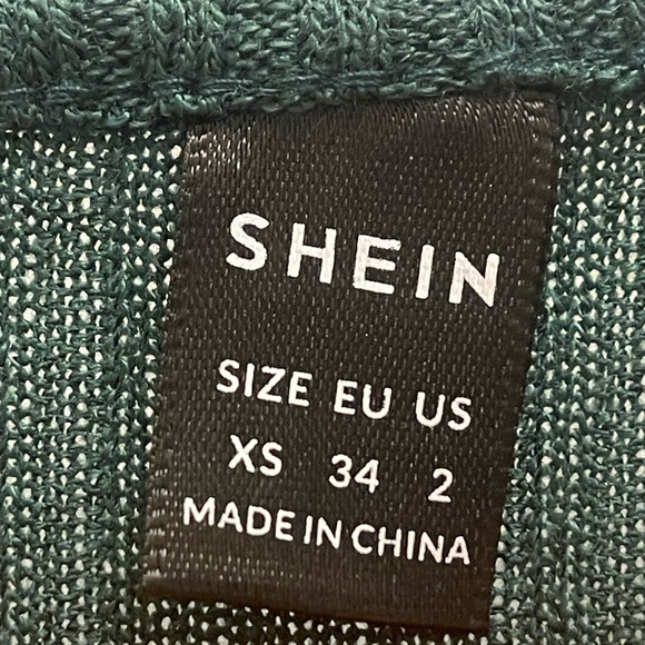 *Final Drop* NWOT SHEIN Emerald Long Sleeved Crop Top - Picture 3 of 3